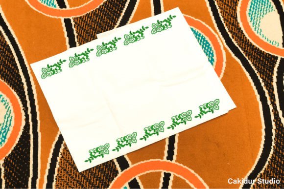 Green Bush Border: A Fresh & Classical Embroidery Choice